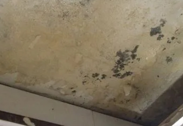白沙阳台漏水维修公司分享下白沙卫生间渗水维修需要注意哪些问题。
